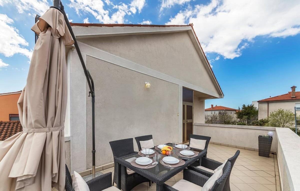 Beautiful For Rest And Restful Sleep Apartma Pula